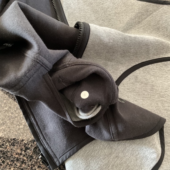 Lululemon Reversible Vest, Size 6 - Picture 9 of 10